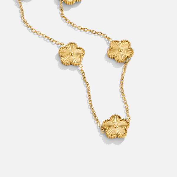 Vera - Halskette mit goldenem Kleeblatt Anhänger