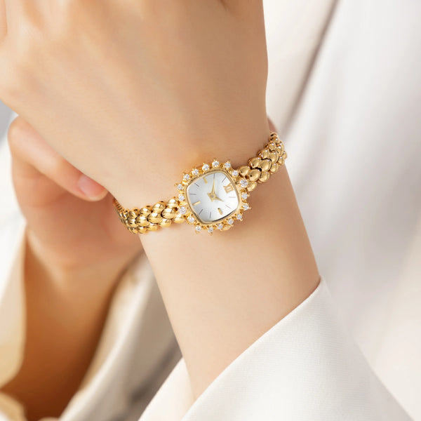 Isabella – Goldene Uhr mit rundem Gliederarmband.