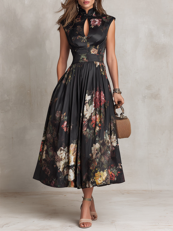 Rosie - schwarzes plissiertes Satin-Midikleid mit Blumenmuster und Keyhole-Kragen