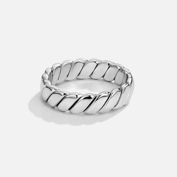 Calira – Gedrehter Silberring im Infinity-Stil