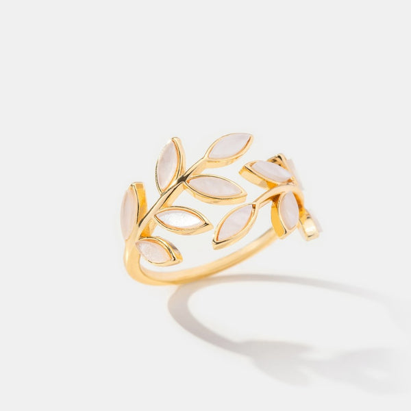 Elowen – Goldring mit Blattmotiv