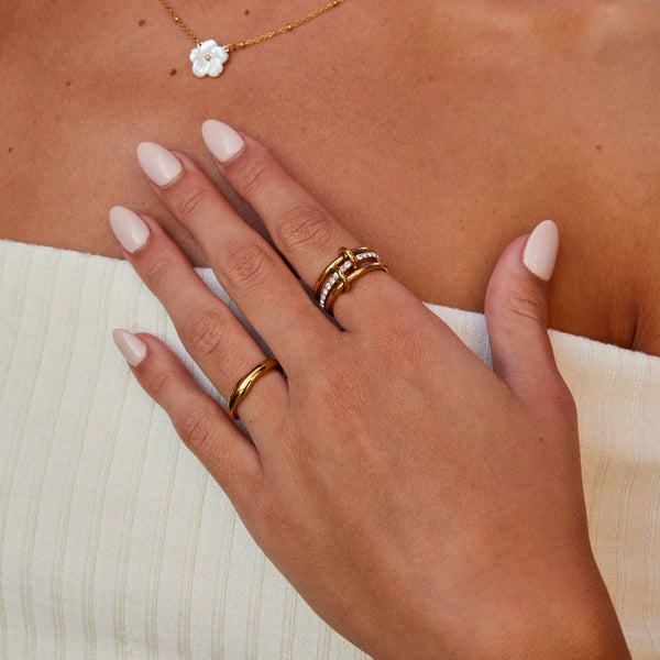 Kaili – Mehrreihiger Goldring mit Kristallen