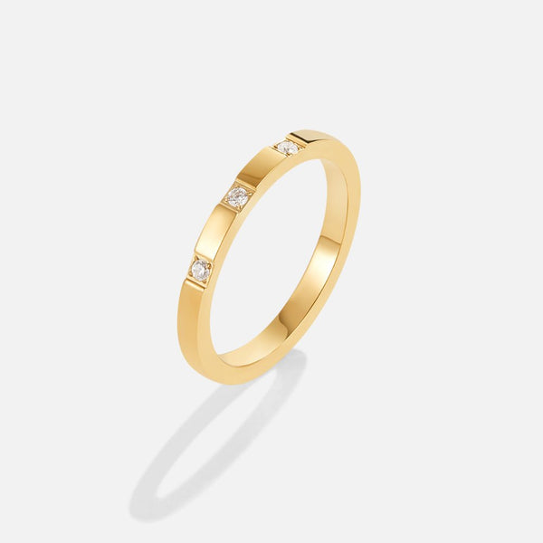 Lucia – Feiner Goldring mit Kristallbesatz