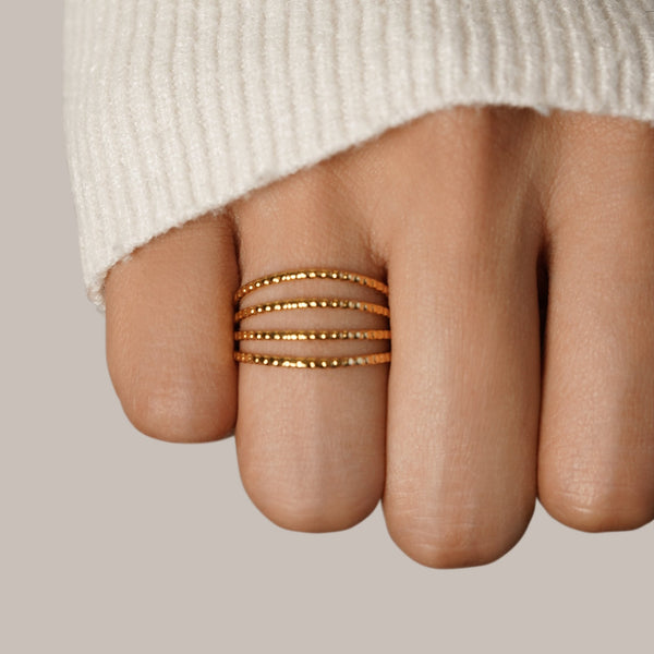 Madison – Mehrreihiger Goldring im Layer-Stil
