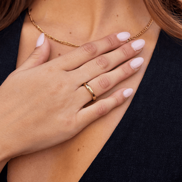 Madison – Breiter Goldring im Wellenstil