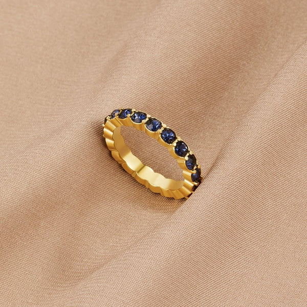 Sabina – Eternity Ring mit blauen Kristallen