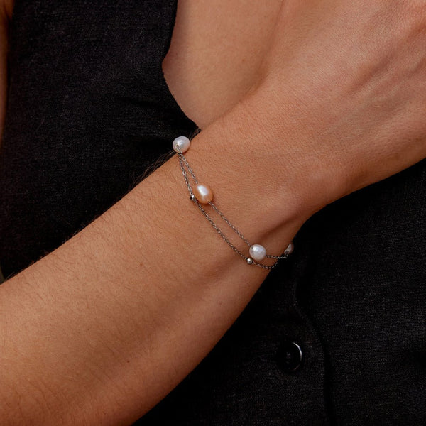 Mila - Silbernes Armband mit Süßwasserperlen