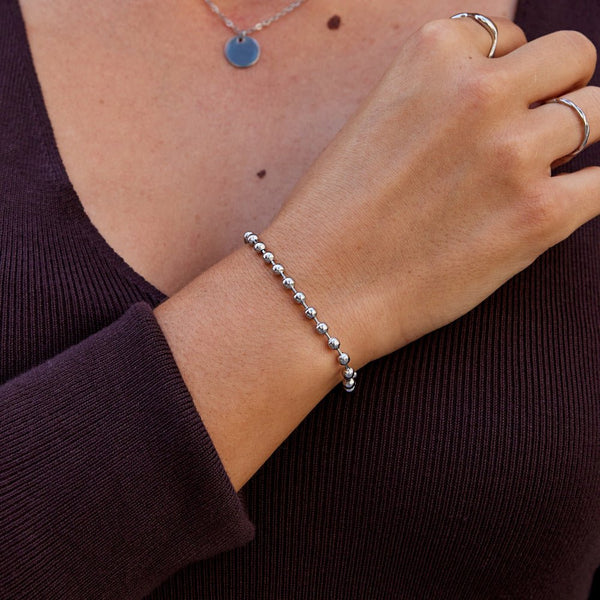 Lulu - Silbernes Perlenarmband