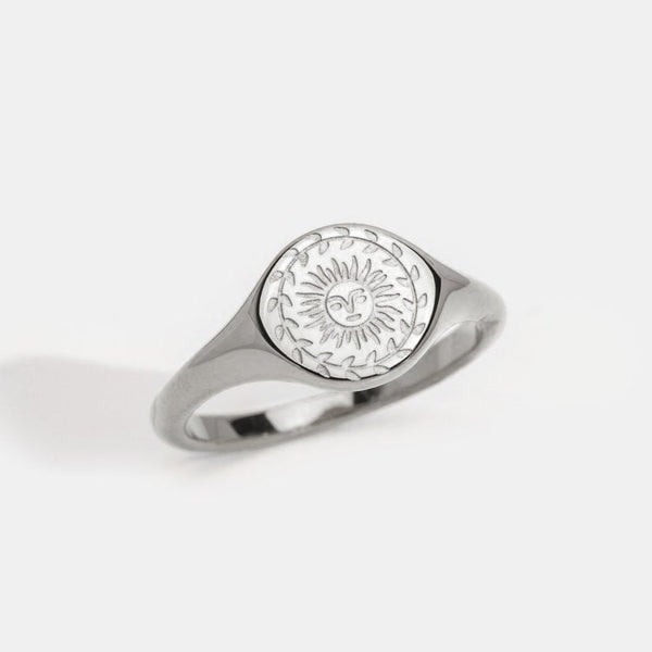 Solara – Silberner Siegelring mit Sonnendesign