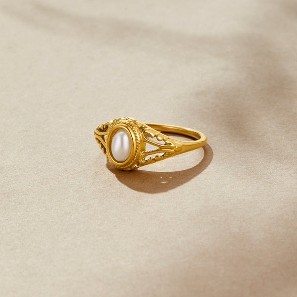 Regina – Vintage Goldring mit Perle