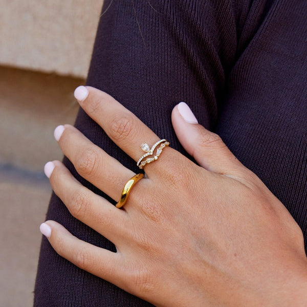 Lilly – Goldring mit Kristallkrone