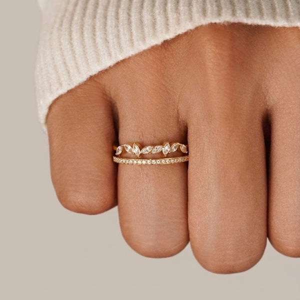 Mia – Goldring mit Kristallreihe im Layer-Design