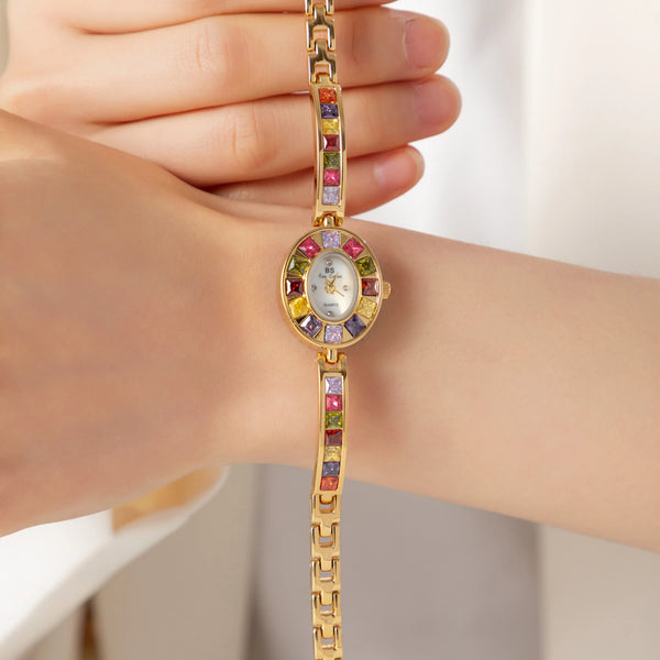 Amelie – Goldene Uhr mit Kristallrahmen.