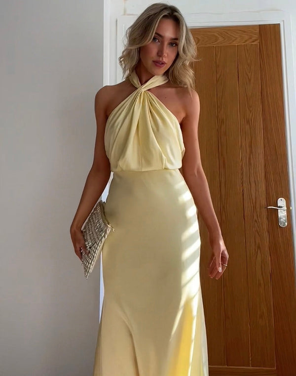 Ismira™ - Elegantes Ruched Halterneck Maxikleid