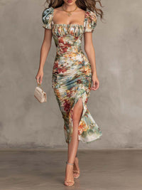 Carmen - Retro-elegantes Midikleid mit Blumenmuster, Raffung und eckigem Ausschnitt