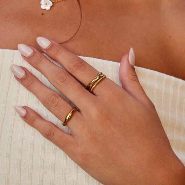 Ara – Verschlungener Goldring im Layer-Design