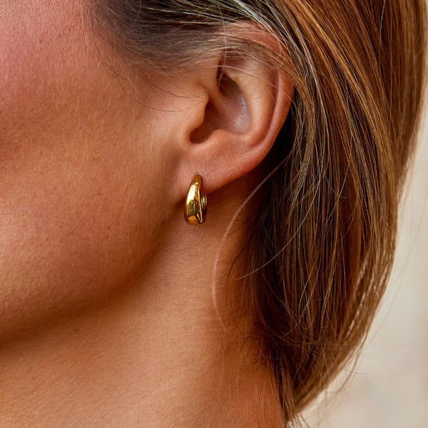 Audra – Klassische breite Goldcreolen
