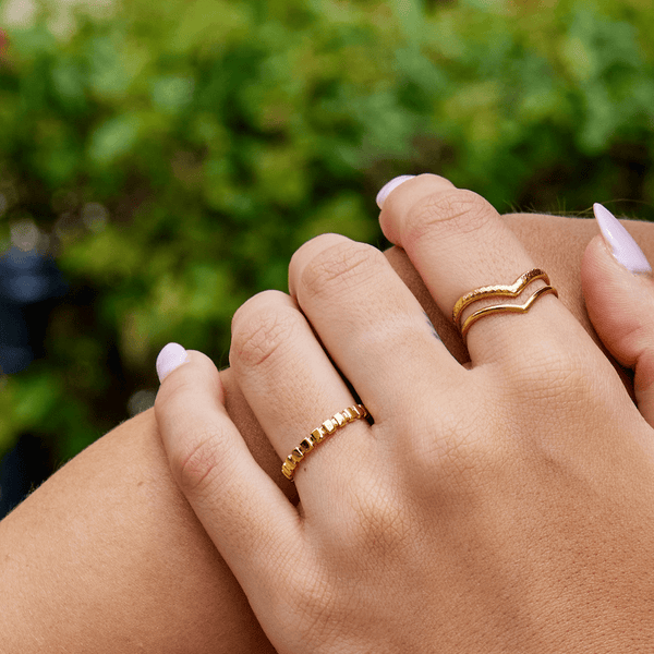 Callie – Goldring mit feiner Gliederstruktur