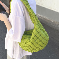 Blythe - plissierte Schultertasche