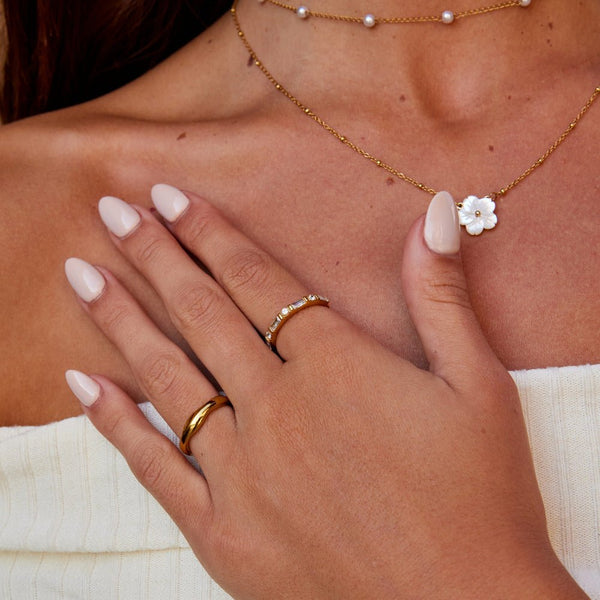 Emily – Feiner Ring mit Baguette Kristallen
