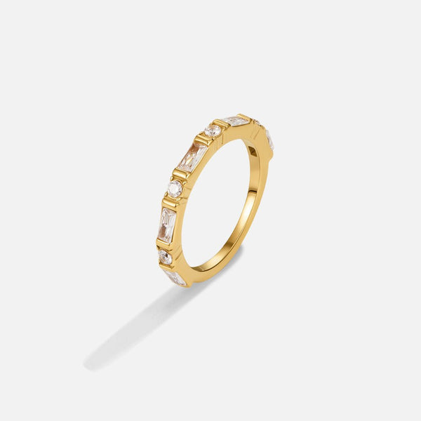 Emily – Feiner Ring mit Baguette Kristallen