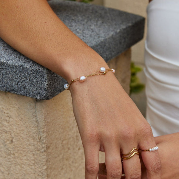 Clara - Armband aus mehreren Lagen Süßwasserperlen