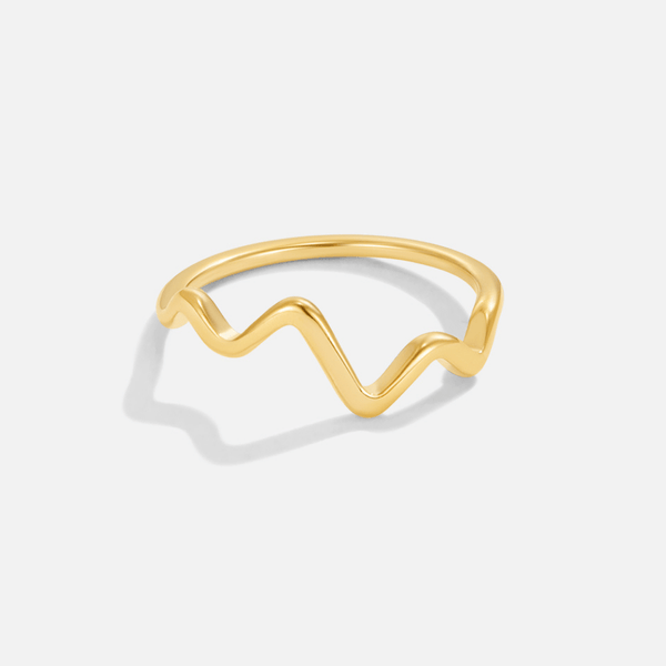 Zoe – Minimalistischer Goldring in Wellenform