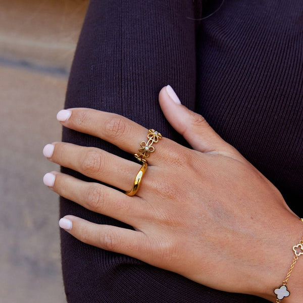 Flora – Goldring mit Blumenmotiv