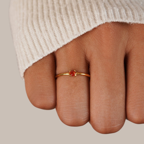 Juna – Goldring mit rotem Geburtsstein