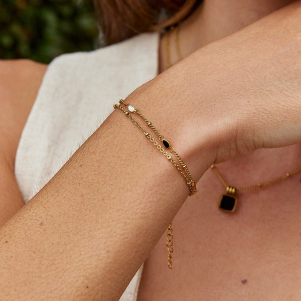 Amelie - Armband aus mehreren schwarzen und weißen Steinen