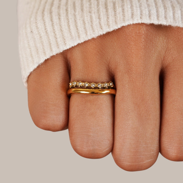 Marissa – Goldring mit weißen Kristallen