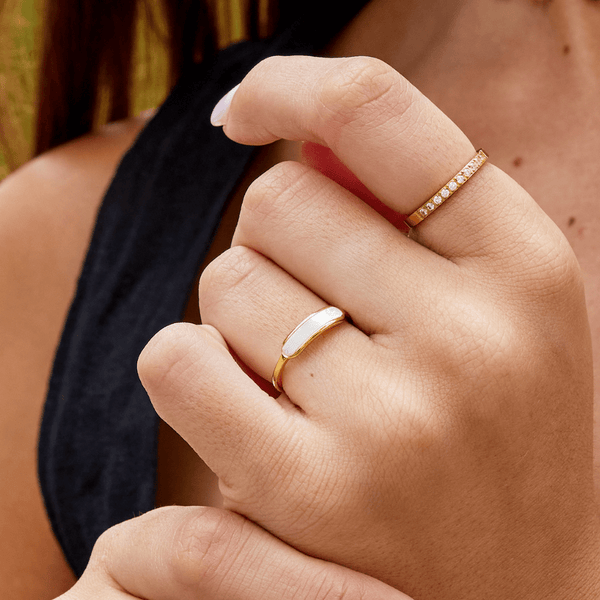 Maya – Feiner Goldring mit Perlmutt