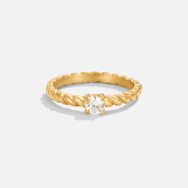 Milana – Gedrehter Goldring mit Kristall