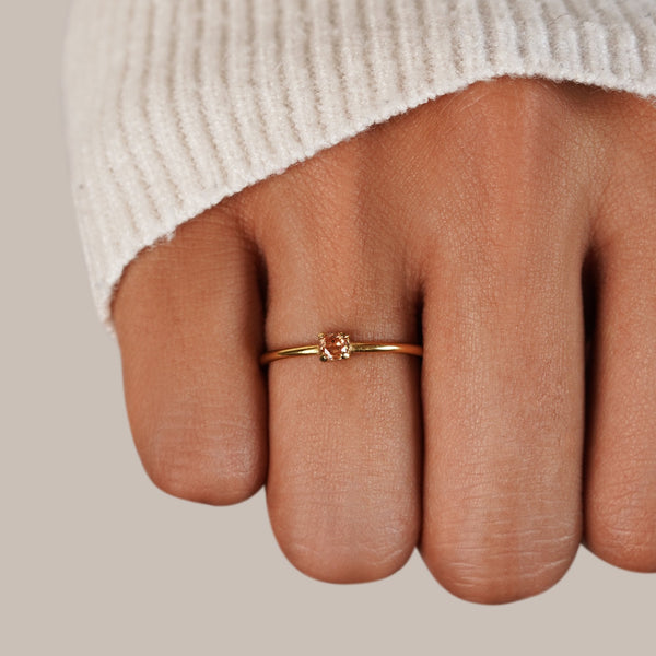 Novena – Goldring mit orangem Geburtsstein