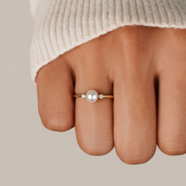 Peri – Goldring mit zentraler Perle