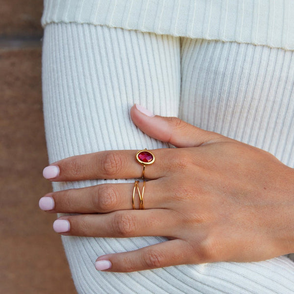 Rubina – Goldring mit rotem Kristall