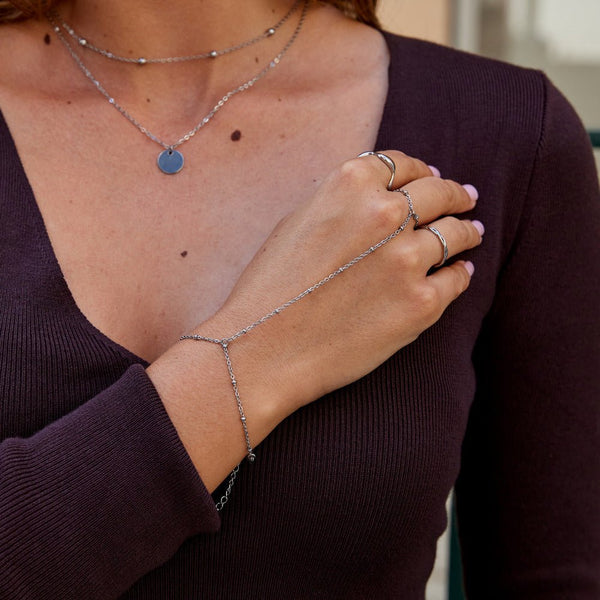 Emma - Silbernes Armband mit Handkette