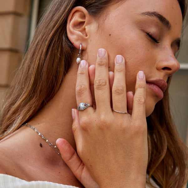 Regina – Silberring im Vintage-Stil mit Perle