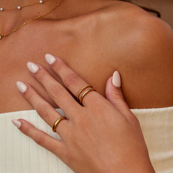 Tyra – Gedrehter offener Goldring