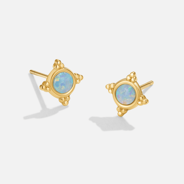Vera – Ohrstecker mit blauem Opal im Vintage-Stil